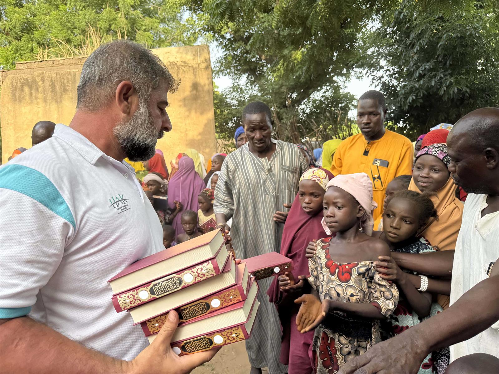 Nijer'de Kur'an-ı Kerim Dağıtımı kuran nijer (4)-min