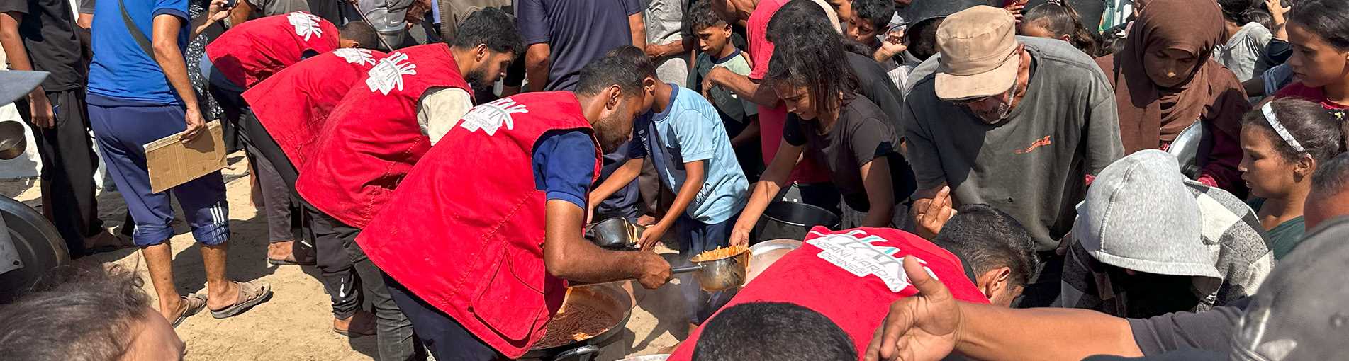 Gazze'de Sıcak Yemek İkramı