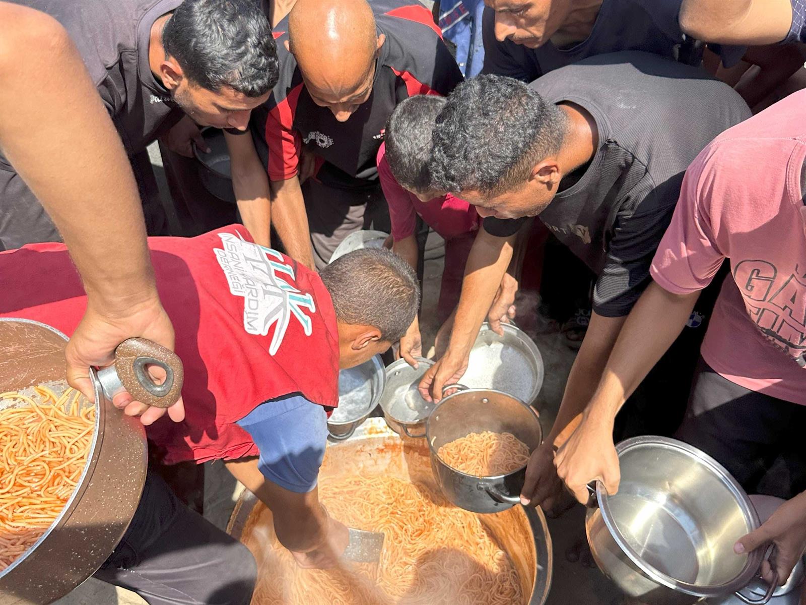 Gazze'de Sıcak Yemek İkramı gazze sıcak yemek (4)-min