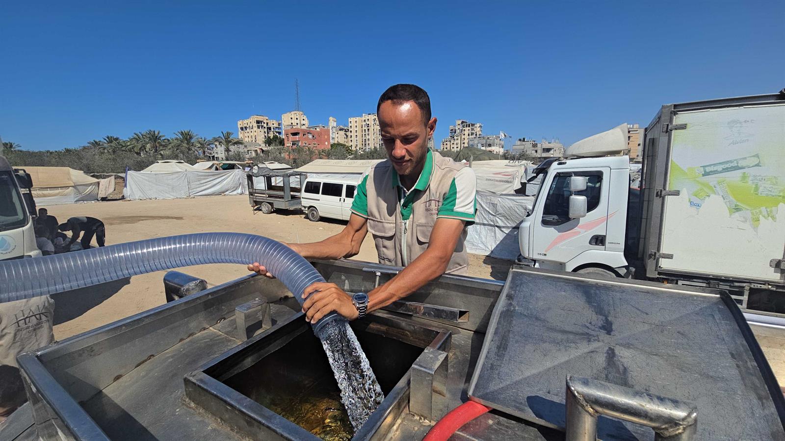 Gazze'de Su Tankeri Dağıtımı su tankeri gazze (1)