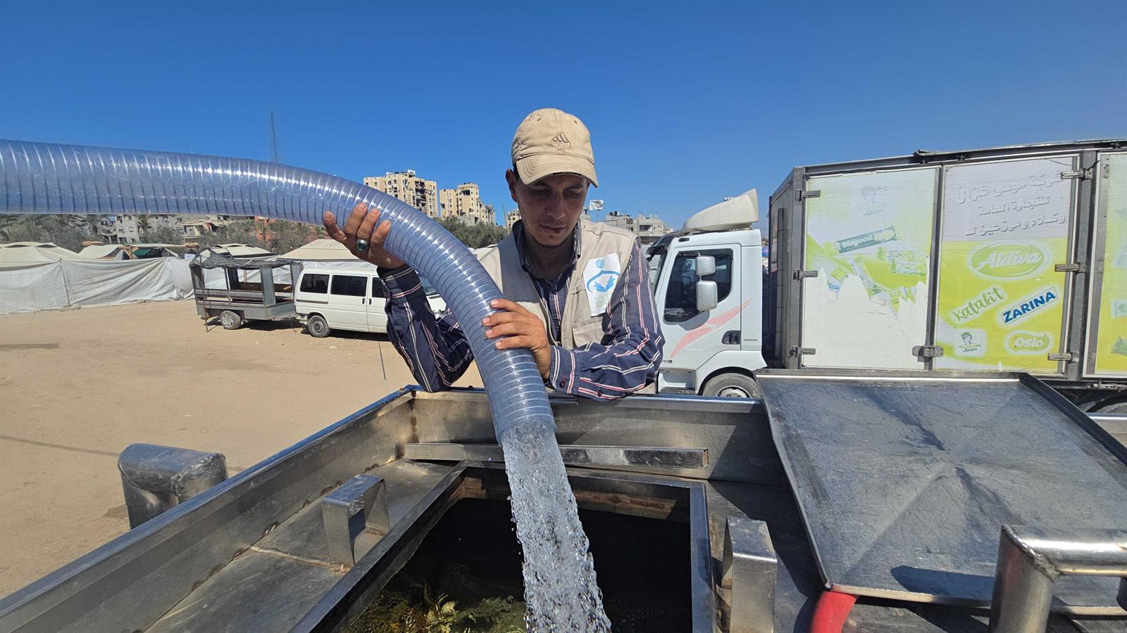 Gazze'de Su Tankeri Dağıtımı su tankeri gazze (2)