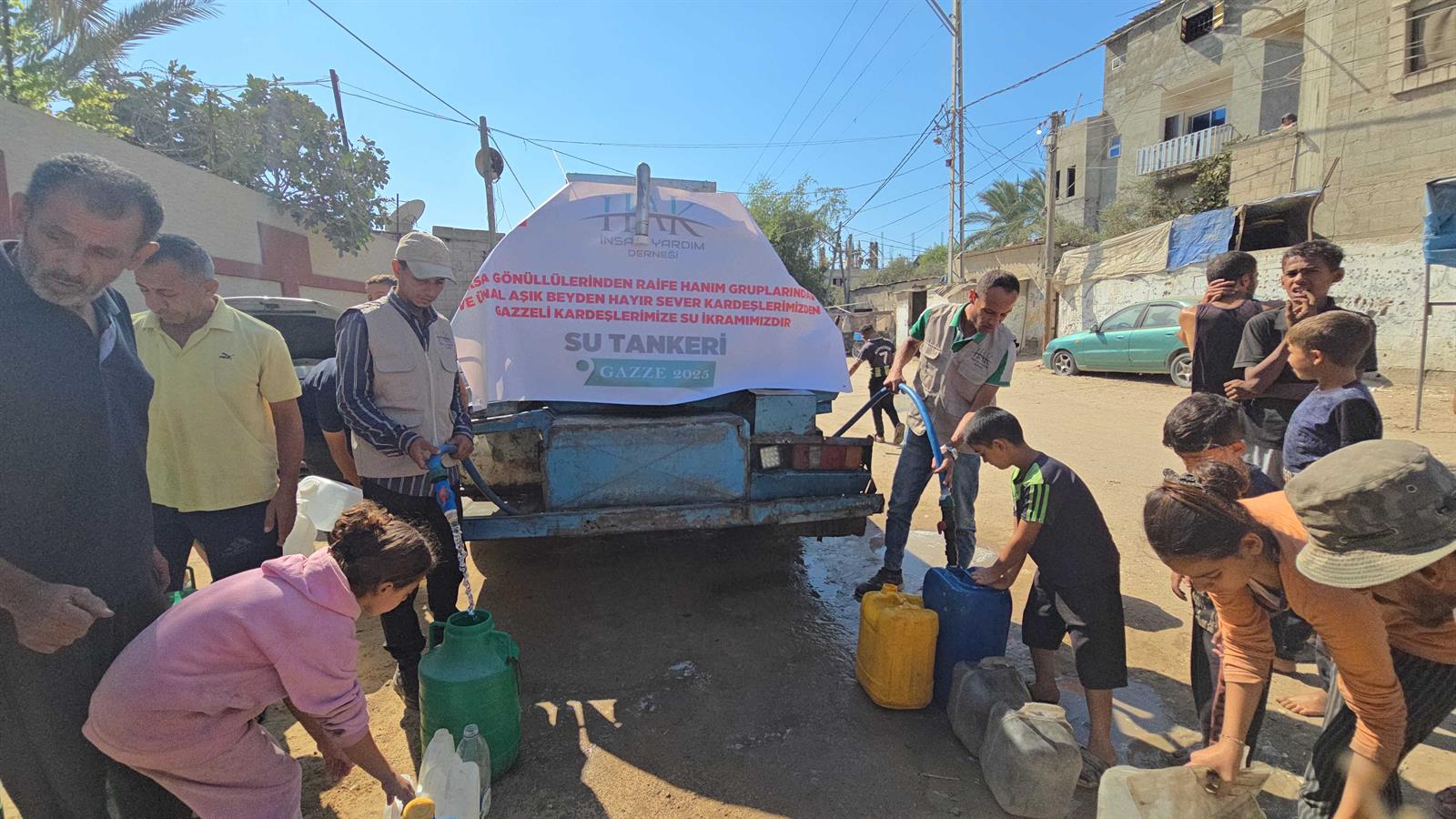 Gazze'de Su Tankeri Dağıtımı su tankeri gazze (5)