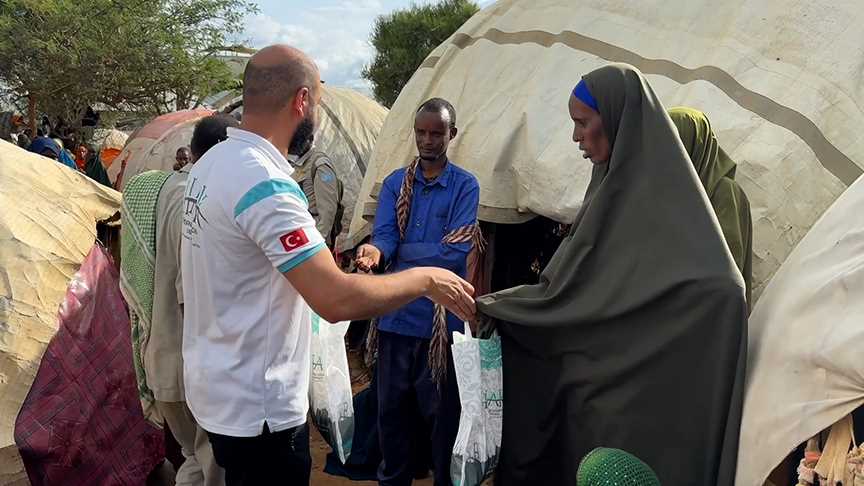 Somali'de Gıda ve Giyim Desteği