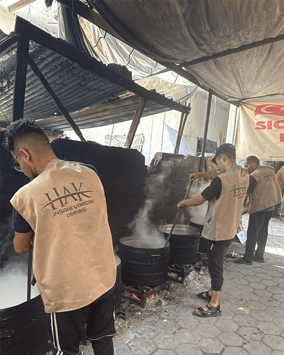 Gazze’de Sıcak Yemek Dağıtımı Adsız tasarım (2)-min