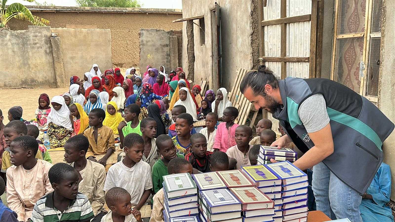 Afrika'da Kur'an-ı Kerim Dağıtımı WhatsApp Görsel 2025-05-03 saat 17.34.35_f8c6f413