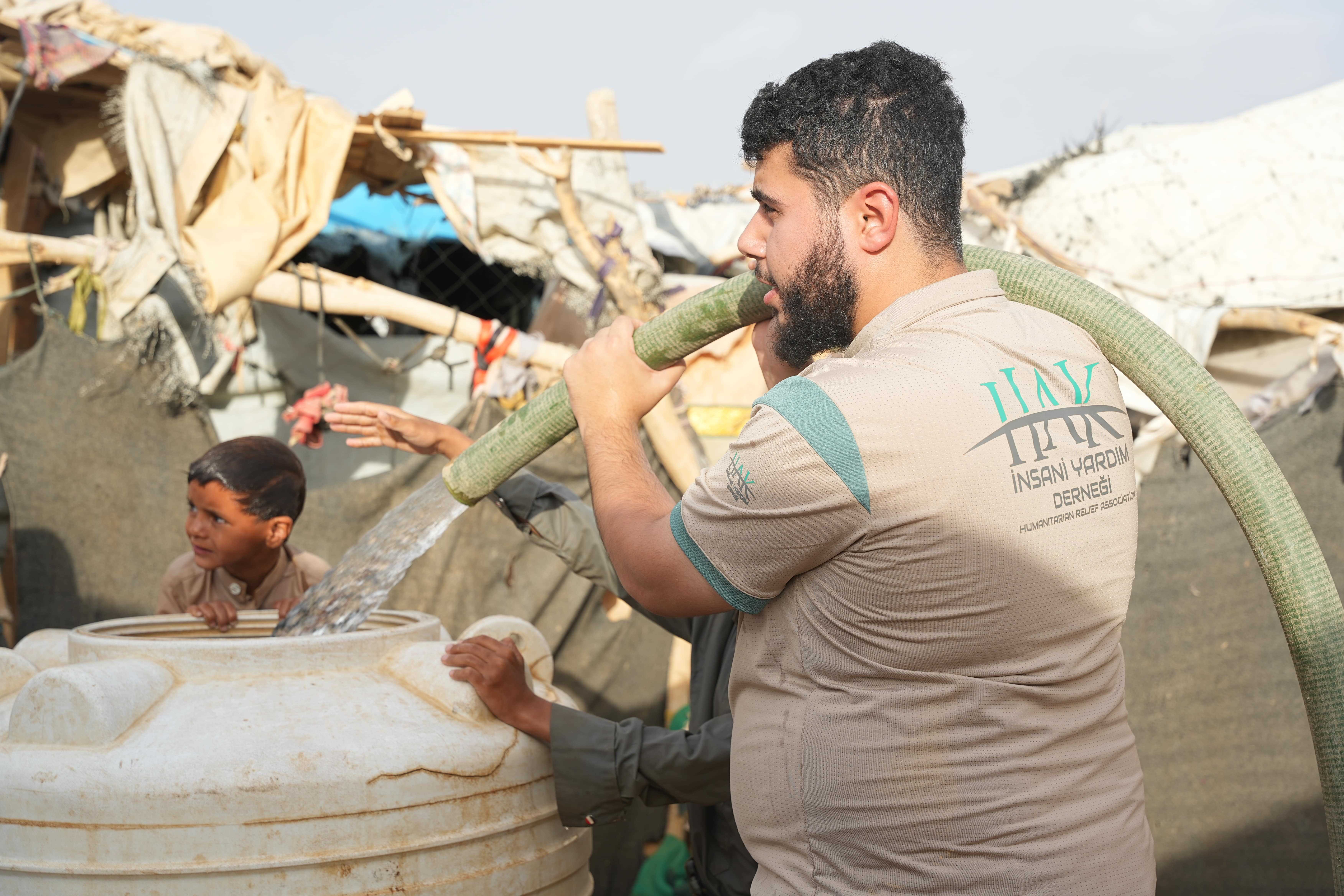 Yemen’de Temiz Su Dağıtımı