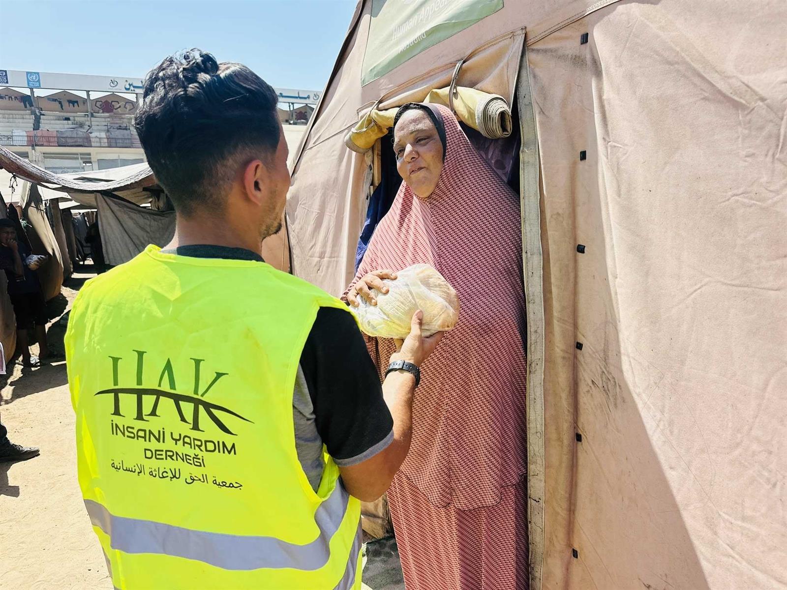 Gazze'de Çadırlarda Ekmek Dağıtımı gazze ekmek (4)-min